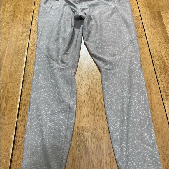 Beautiful Athleta leggings size M - Picture 6 of 8